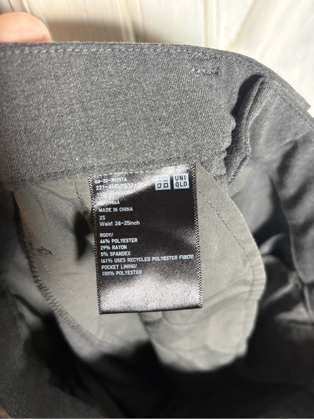 Uniqlo Grey High Rise Pleated Wide Leg Dress Pants Smart Stylish Basic Office - Picture 6 of 6